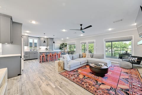 Entertainment Barn, Pickle Ball, Dock, 2 Casitas