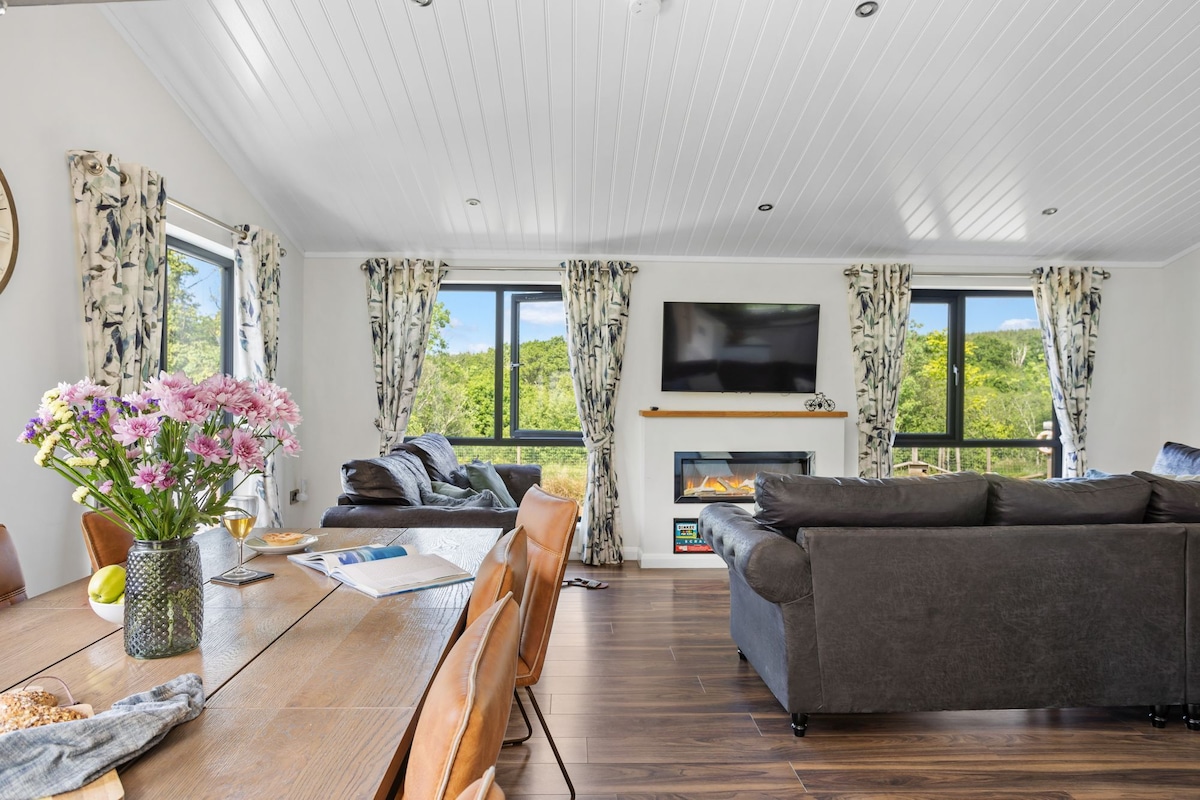 Lilac Lodge, 22 Roadford Lake Lodges, Lifton - Houses for Rent in