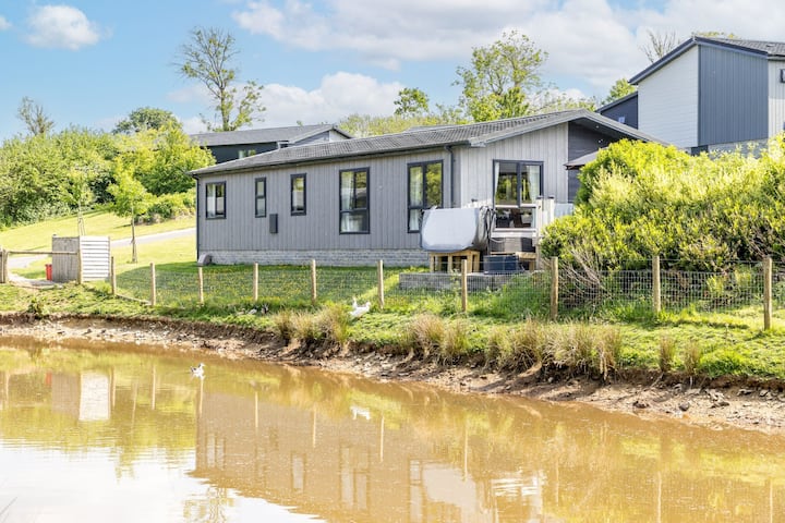 Lilac Lodge, 22 Roadford Lake Lodges, Lifton - Houses for Rent in