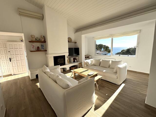 villa jerome – villa with a shared swimming pool – gallery image 5