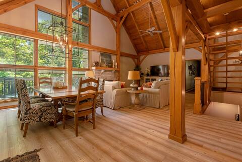 Luxury Craftsman 6BR Lake House "On The Rocks"
