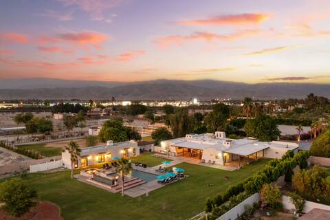 Sleeps 20, Tennis Court + Pool | Starlight Estate
