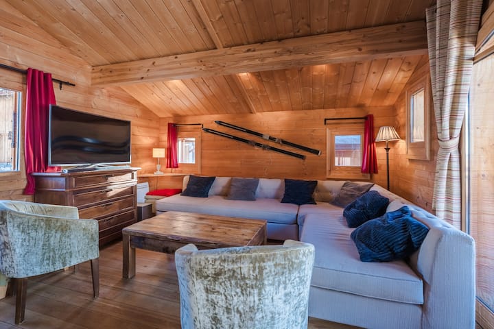 Cosy 4 Bedroom Chalet With Hot Tub, Wifi & Parking - Savoie