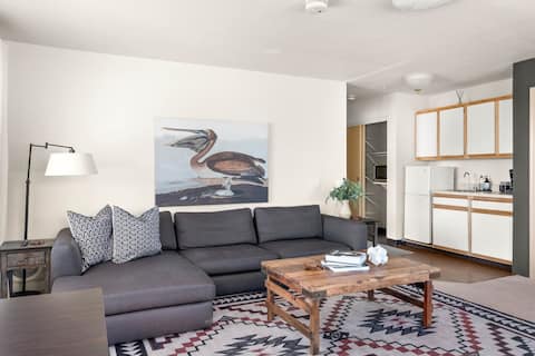 The Alpine | Pet Friendly, Laundry & Parking