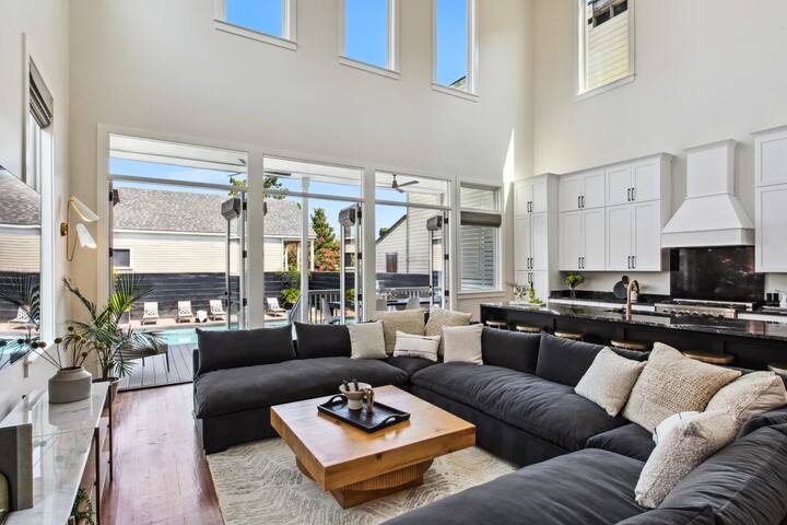 Gorgeous Grand Home | Heated Pool gallery image 2