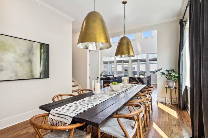 Gorgeous Grand Home | Heated Pool gallery image 5