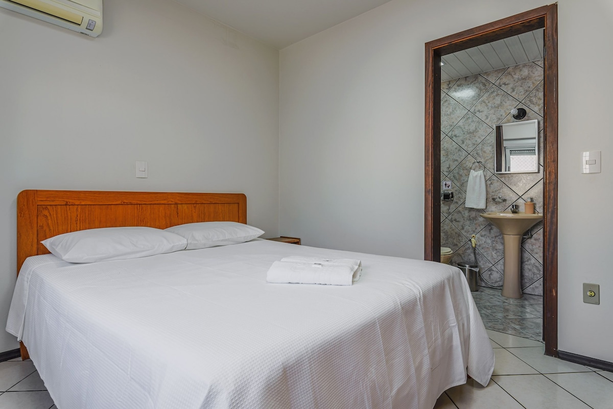 Bathroom,Bed,Bedroom