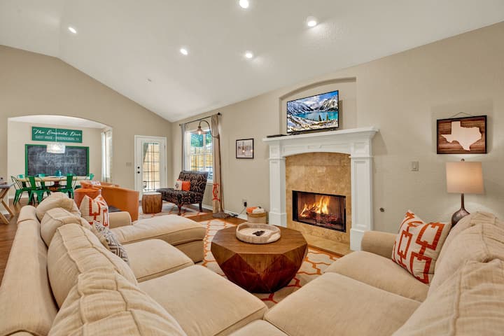 The Emerald Door | Hot Tub | Fire Pit - Texas