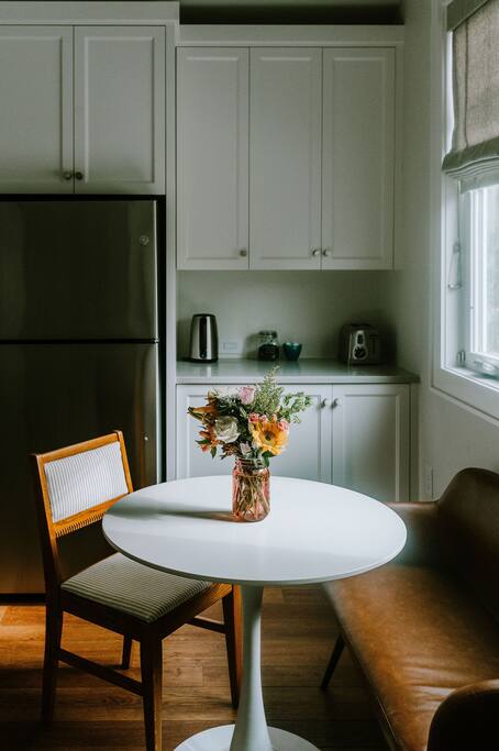 *Boutique Woodview Walk Up Apartment*