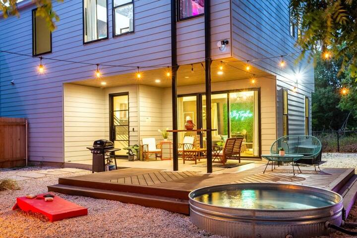 Massive 10BR Compound—6 Min to Downtown Austin