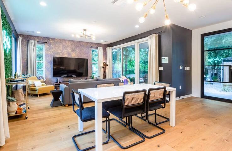 Massive 10BR Compound—6 Min to Downtown Austin gallery image 3