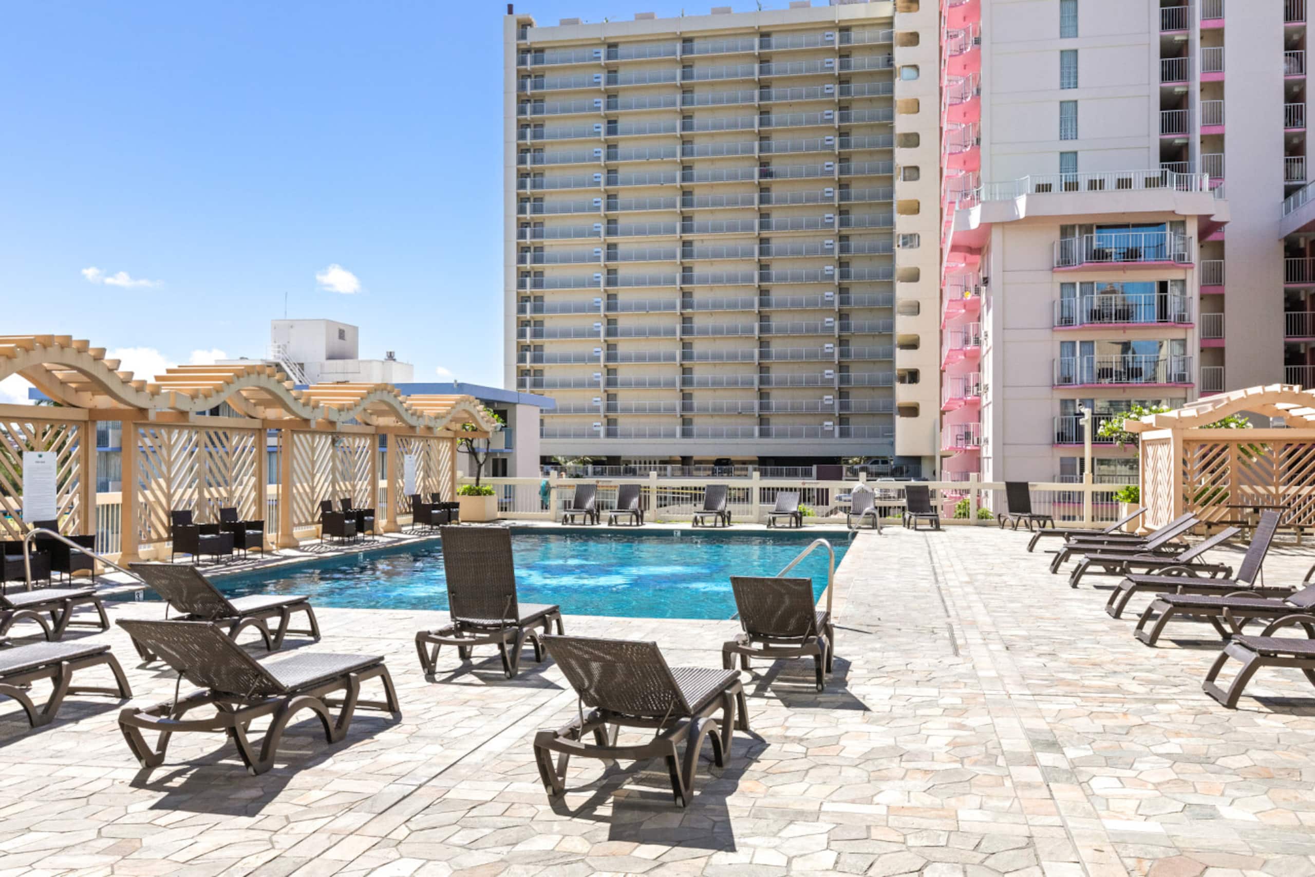 Condo in Honolulu · ★4.9 · 1 bedroom · 2 beds · 1 shared bath - Image 39