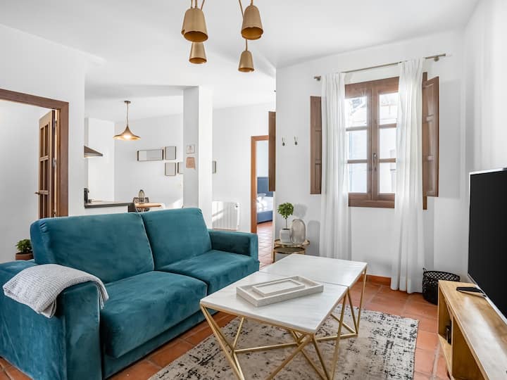 Granada C. Santa Ana | Two-bedroom Apartment - Granada