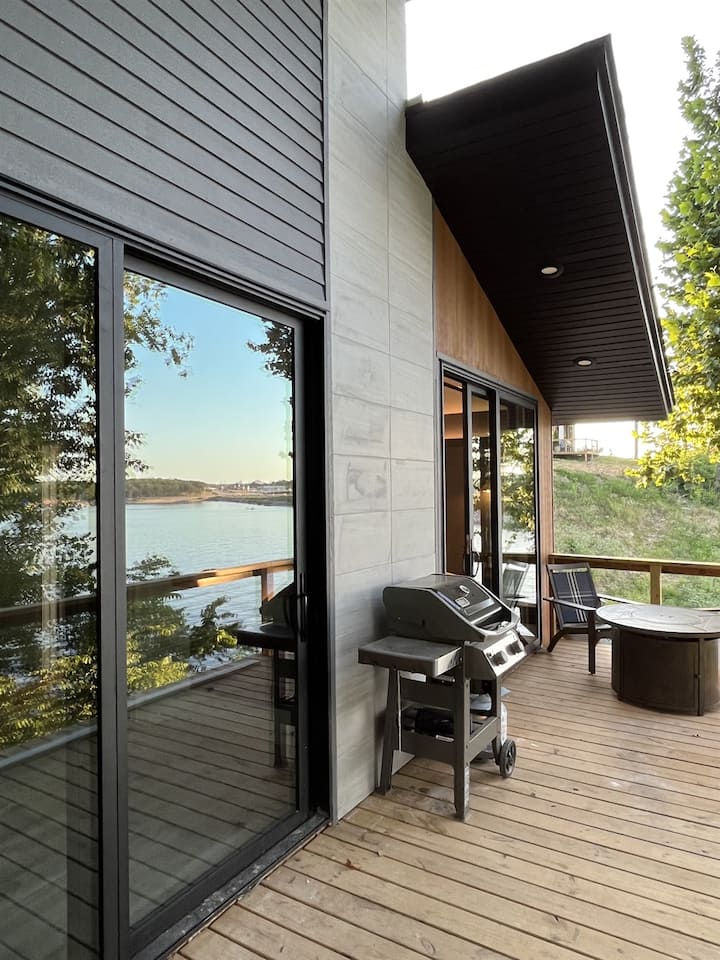 Lake Front Modern Luxury with Incredible Views