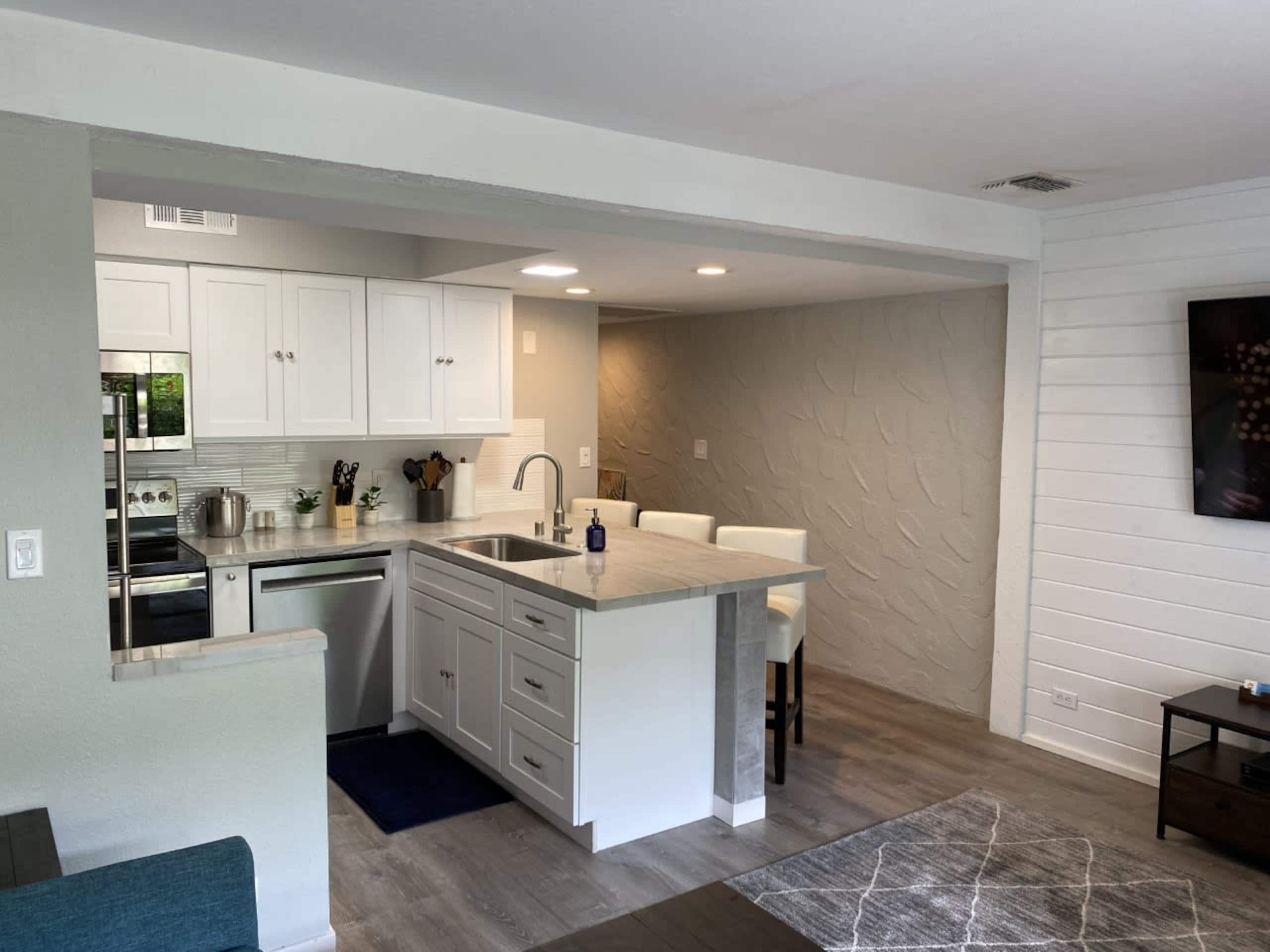 Condo in Kailua-Kona · ★4.92 · 1 bedroom · 2 beds · 1 private bath - Image 12