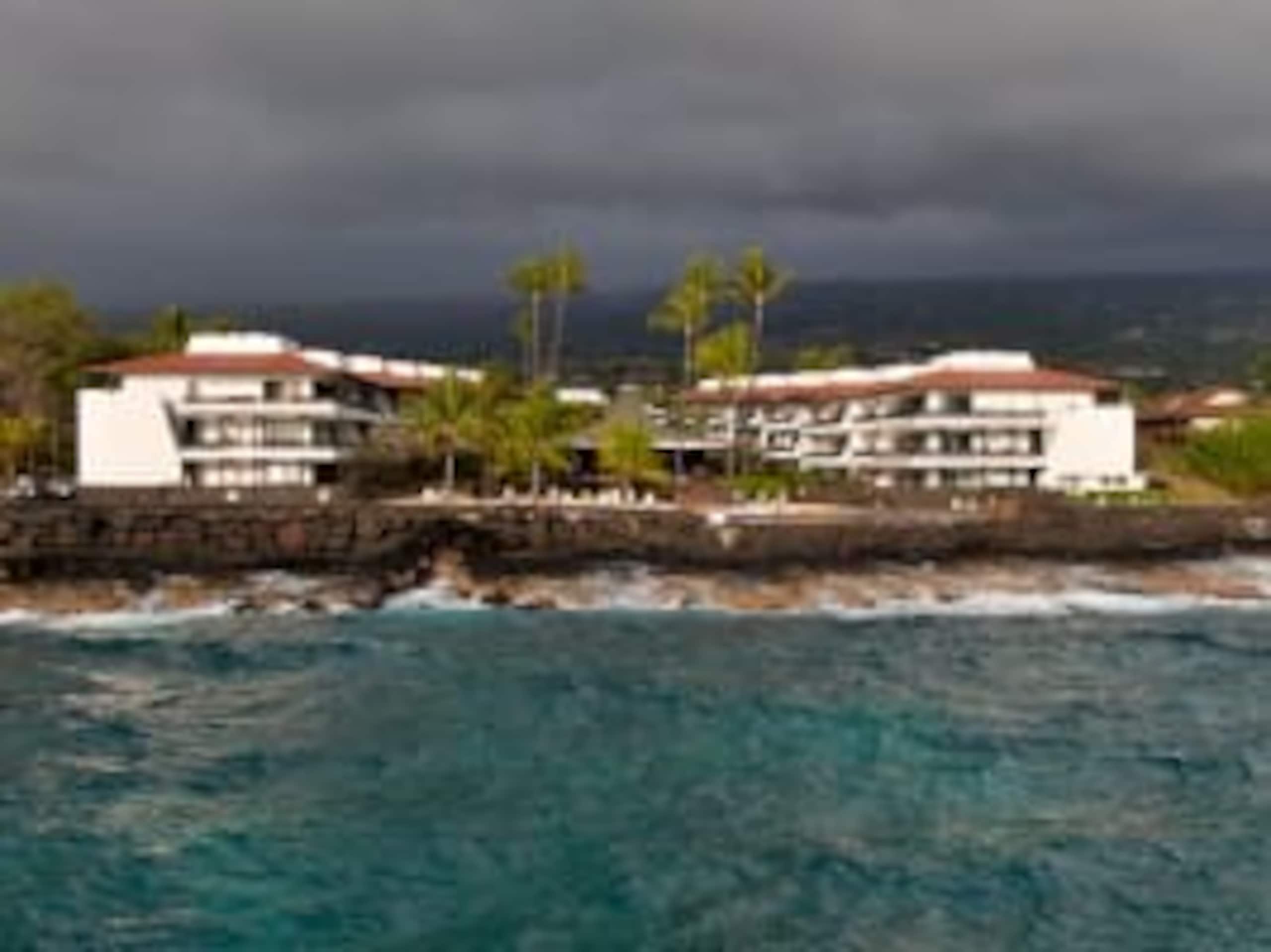 Condo in Kailua-Kona · ★4.92 · 1 bedroom · 2 beds · 1 private bath - Image 24