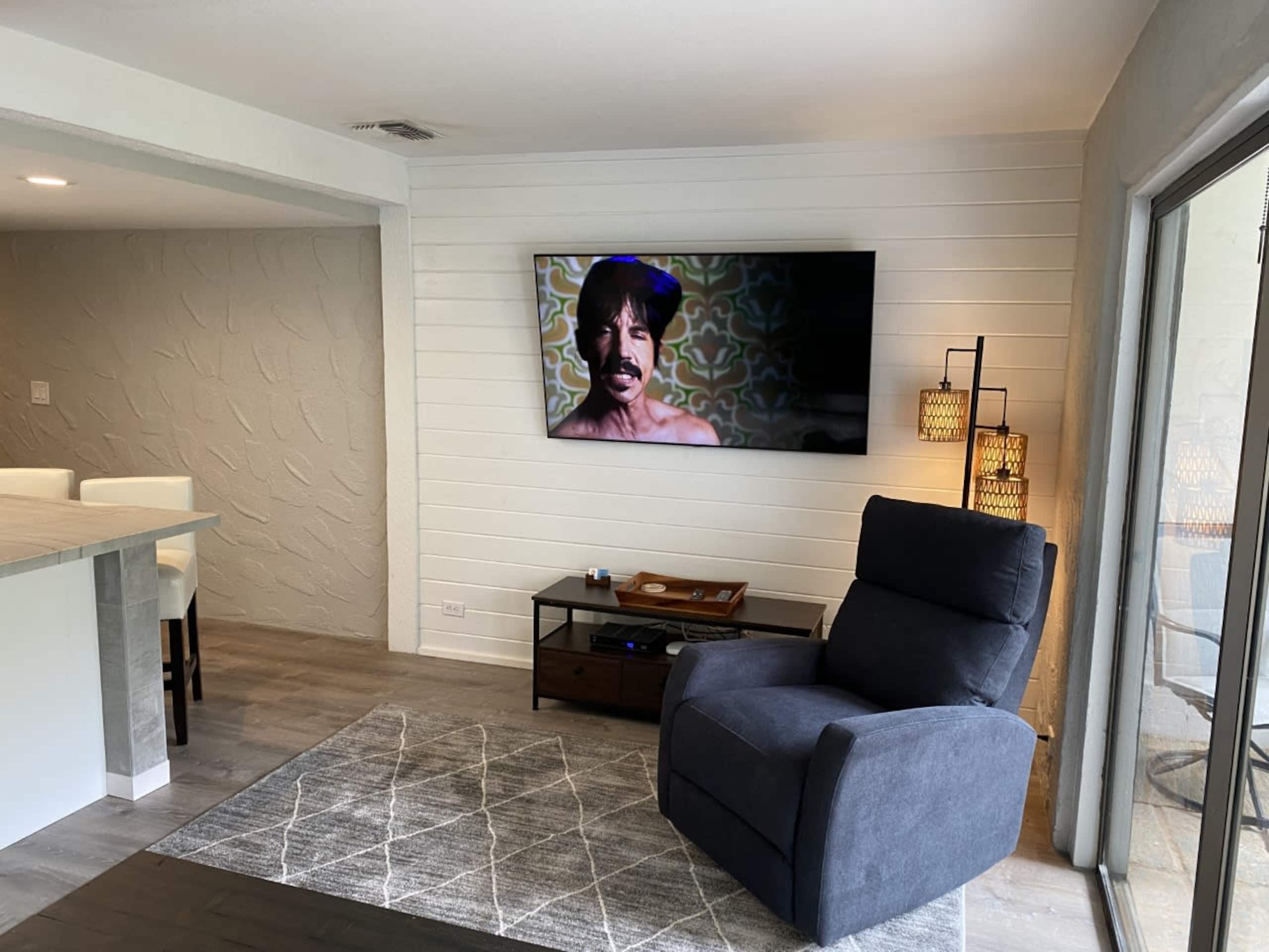 Condo in Kailua-Kona · ★4.92 · 1 bedroom · 2 beds · 1 private bath - Image 9