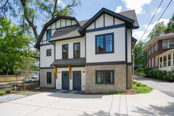 Expansive 3-Home Property! Hot Tub + Walk to 12 So gallery image 2