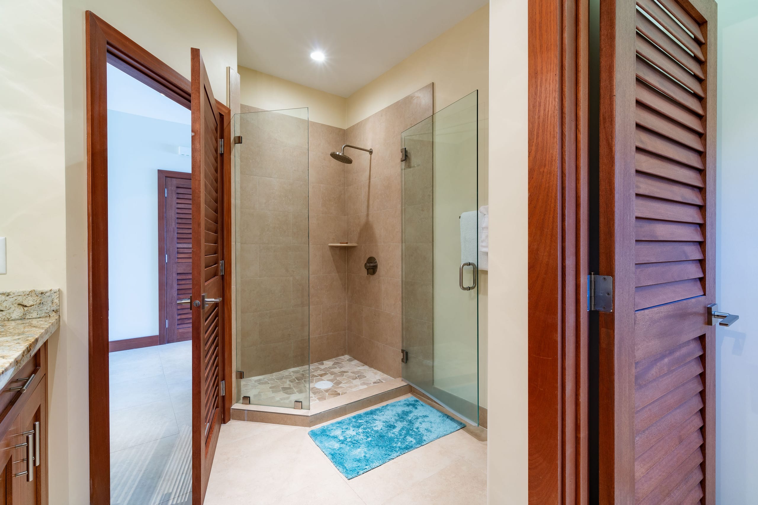 Condo in Lahaina · ★4.6 · 5 bedrooms · 6 beds · 5 baths - Image 26