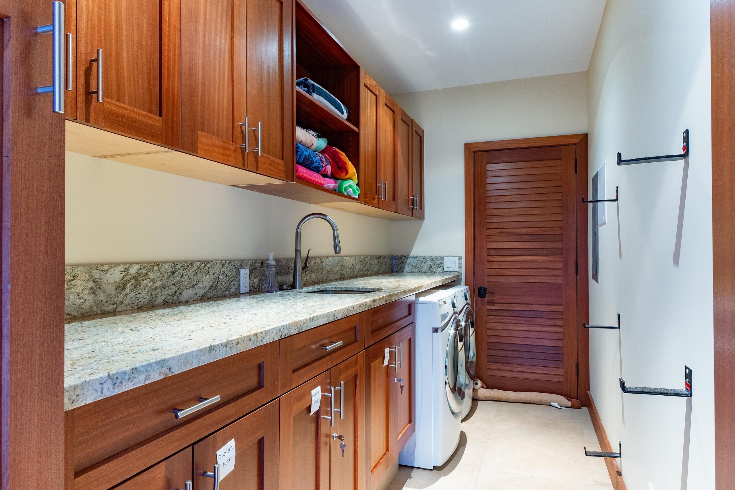 Condo in Lahaina · ★4.6 · 5 bedrooms · 6 beds · 5 baths - Image 20