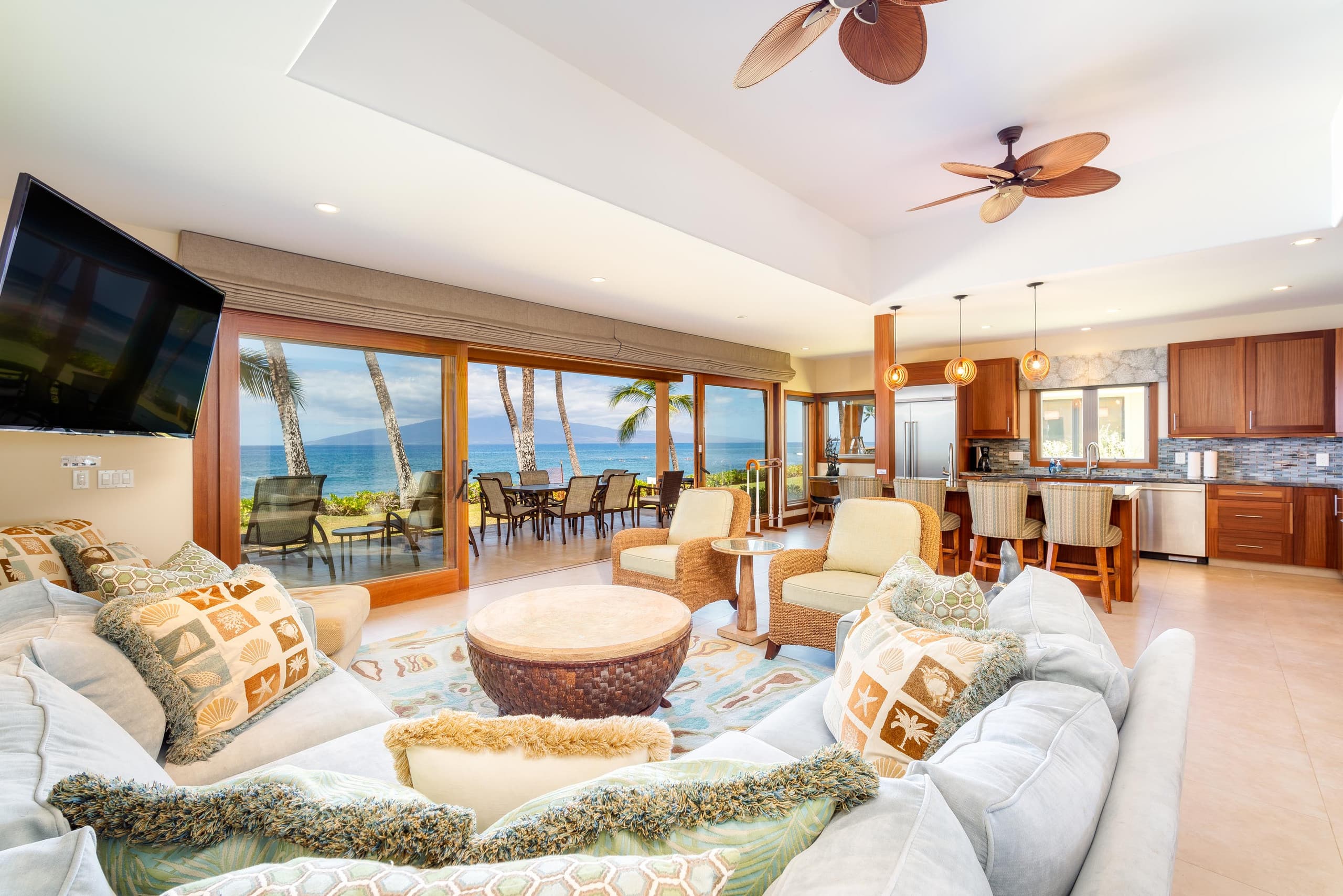 Condo in Lahaina · ★4.6 · 5 bedrooms · 6 beds · 5 baths - Image 3