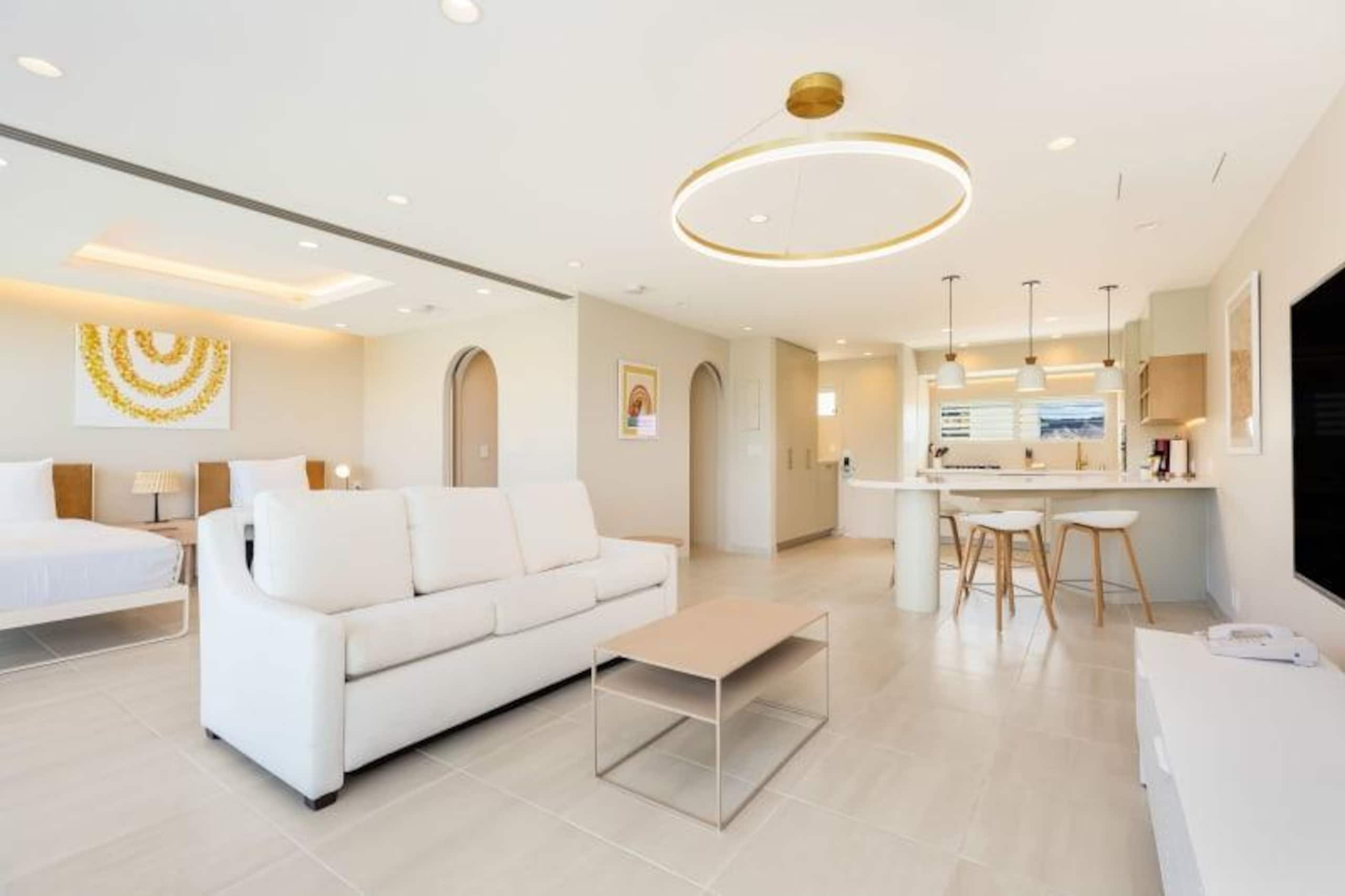 Condo in Honolulu · ★4.89 · 1 bedroom · 3 beds · 1 shared bath - Image 2