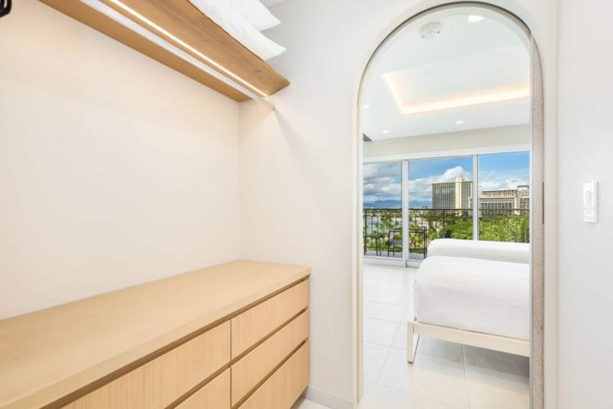 Condo in Honolulu · ★4.89 · 1 bedroom · 3 beds · 1 shared bath - Image 16