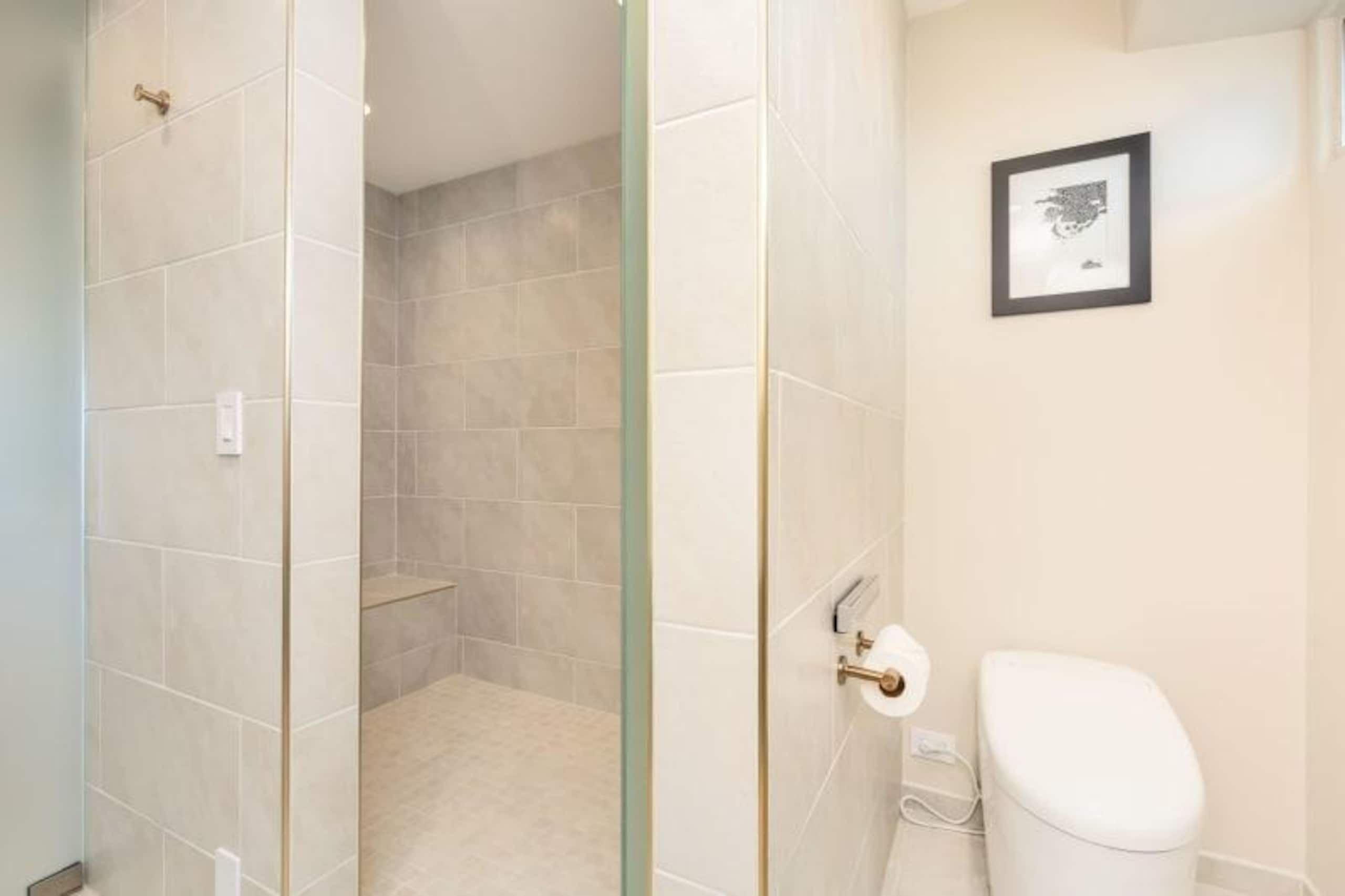 Condo in Honolulu · ★4.89 · 1 bedroom · 3 beds · 1 shared bath - Image 14