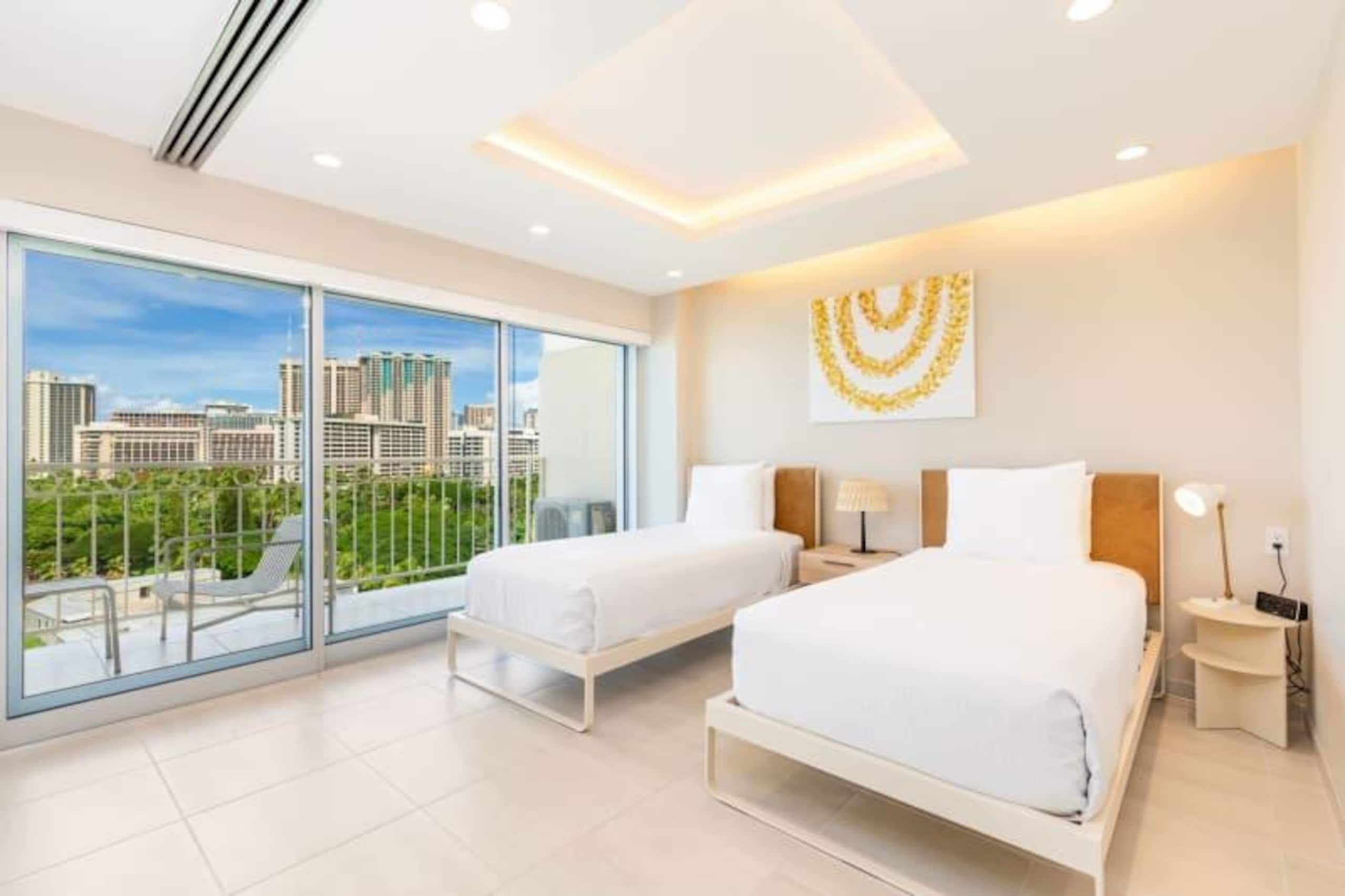 Condo in Honolulu · ★4.89 · 1 bedroom · 3 beds · 1 shared bath - Image 4