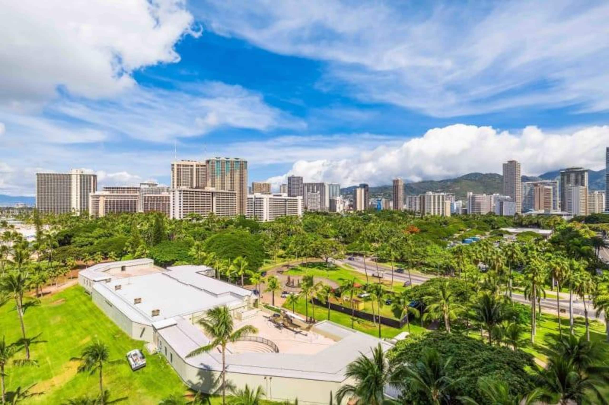 Condo in Honolulu · ★4.89 · 1 bedroom · 3 beds · 1 shared bath - Image 19