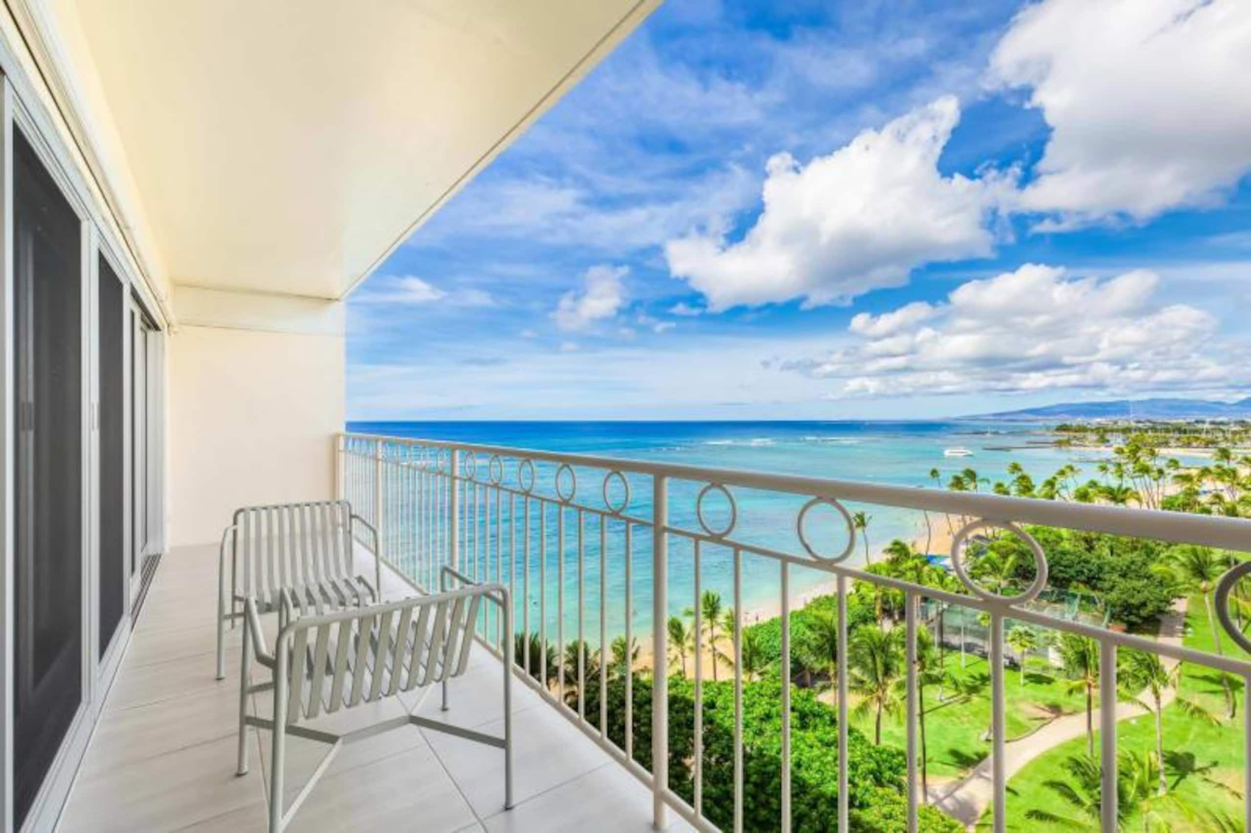 Condo in Honolulu · ★4.89 · 1 bedroom · 3 beds · 1 shared bath - Image 1