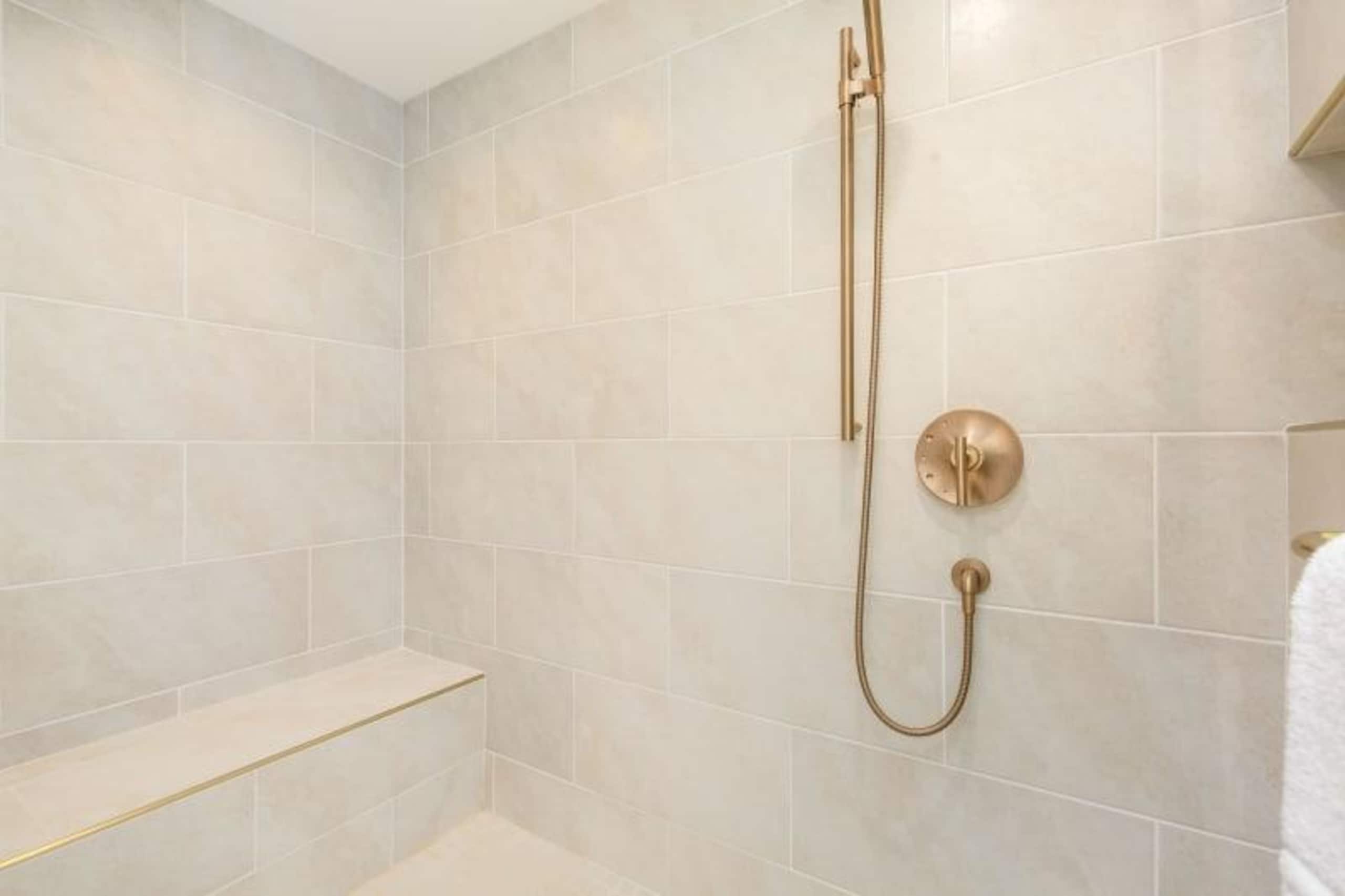Condo in Honolulu · ★4.89 · 1 bedroom · 3 beds · 1 shared bath - Image 12