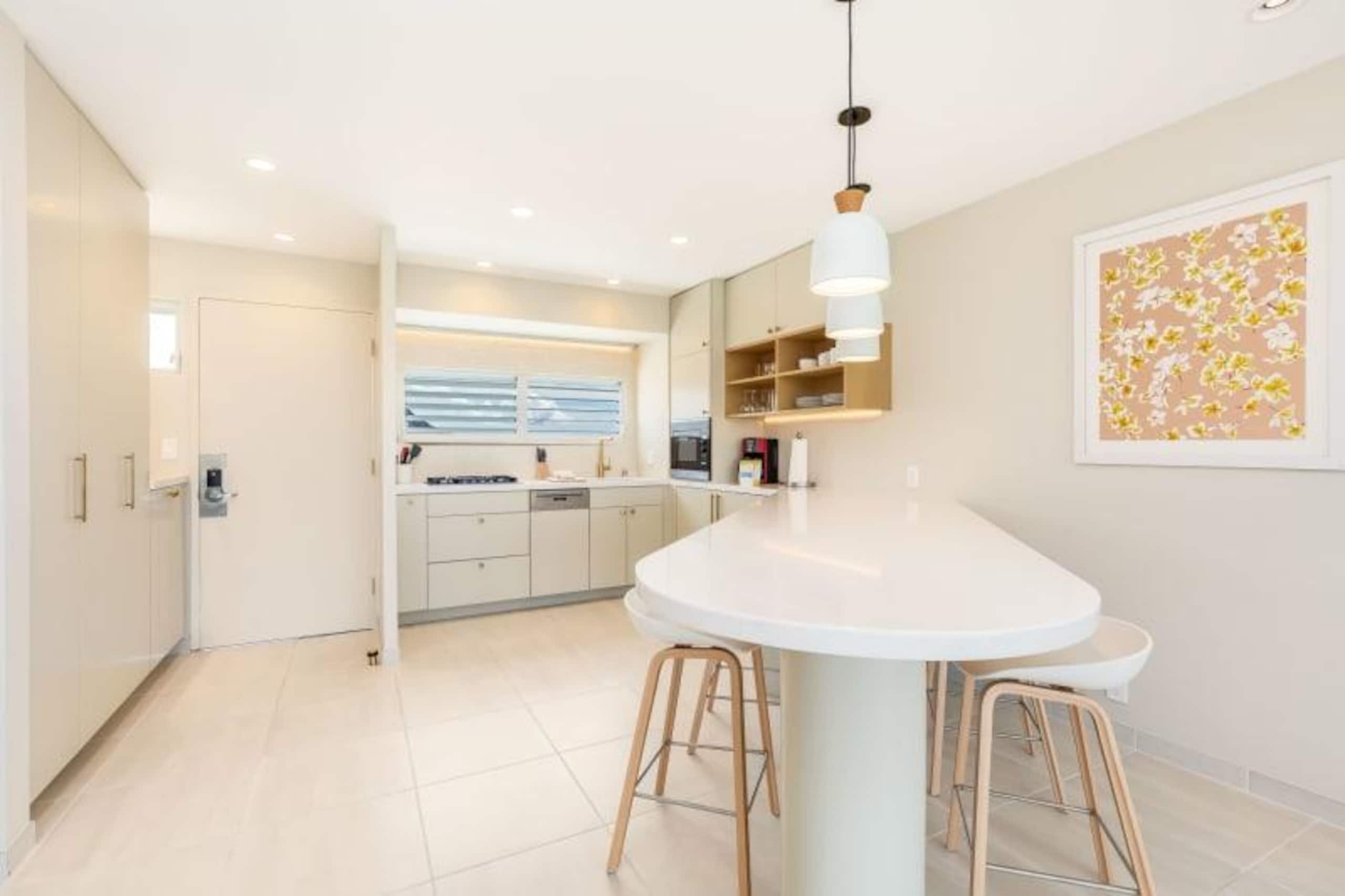 Condo in Honolulu · ★4.89 · 1 bedroom · 3 beds · 1 shared bath - Image 10