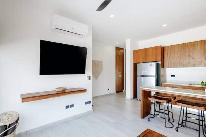 Enjoy the lovely condo, where you will find everything you need for the best experience imaginable.