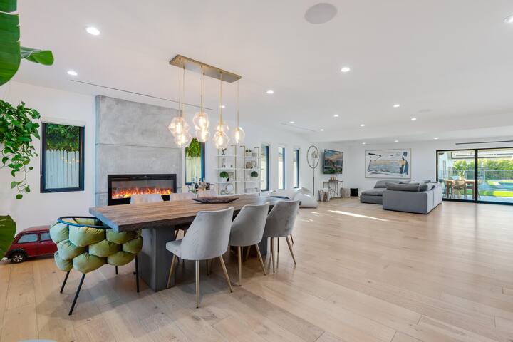 Villa Erwin w/ Basketball Court & Pool gallery image 5