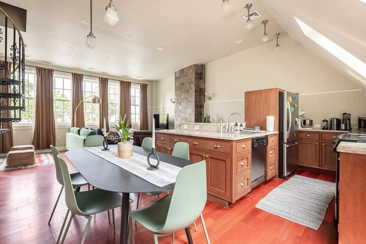 Bright Greenwich Village Loft w/ Private Rooftop & gallery image 2