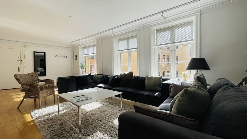 Super Central – Inner City – 6 Bedrooms – Super Ce