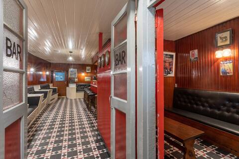 Killorglin Irish Pub with Hot Tub that sleeps 19