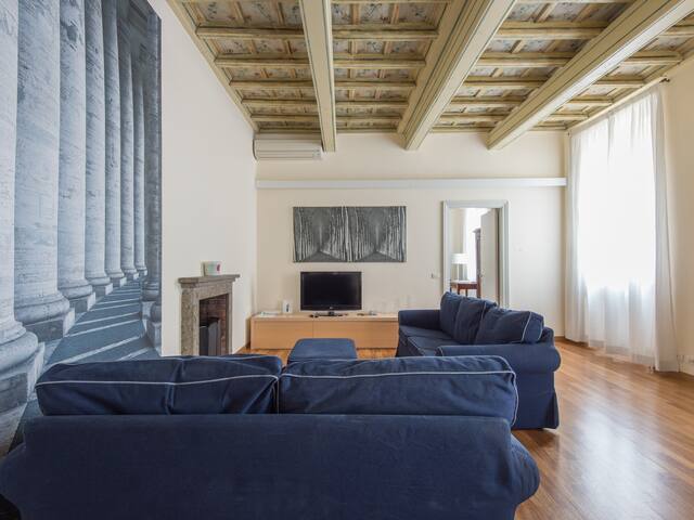 Spanish Steps Luxury Three Bedroom Apartment gallery image 2