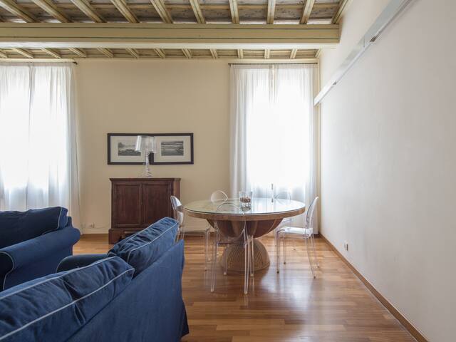 Spanish Steps Luxury Three Bedroom Apartment gallery image 3