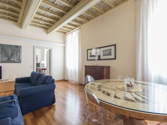 Spanish Steps Luxury Three Bedroom Apartment gallery image 4