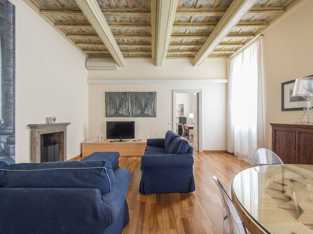 Spanish Steps Luxury Three Bedroom Apartment gallery image 5