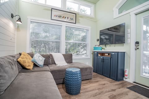 Successful Airbnb property: River Retreat / Kayaks / Fishing / Firepit in San Antonio