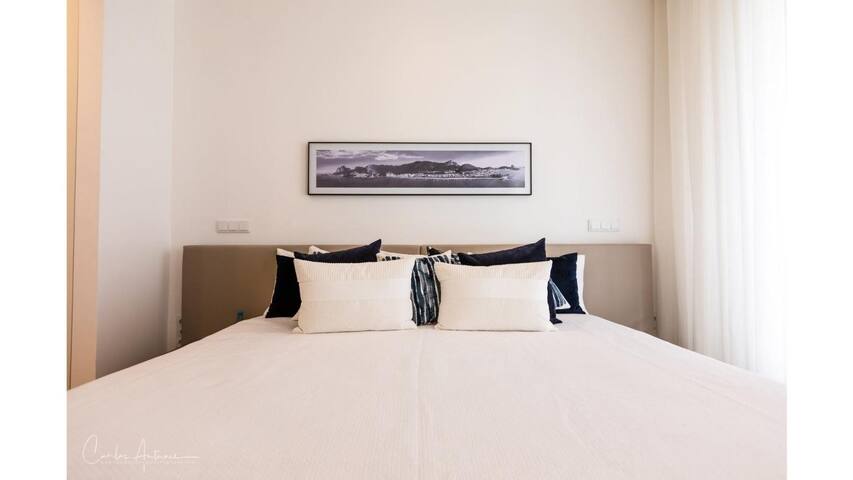 Superb Modern and Unique Liberdade Apt gallery image 2