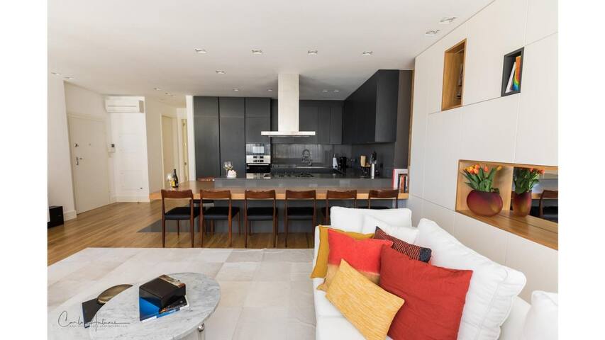 Superb Modern and Unique Liberdade Apt gallery image 3