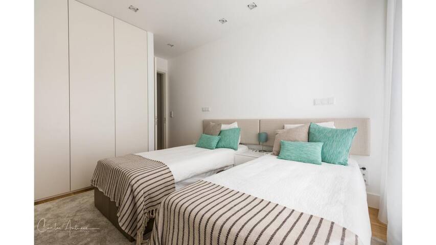 Superb Modern and Unique Liberdade Apt gallery image 4