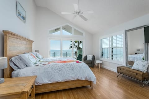Sun-drenched Townhome on beautiful Madeira Beach!