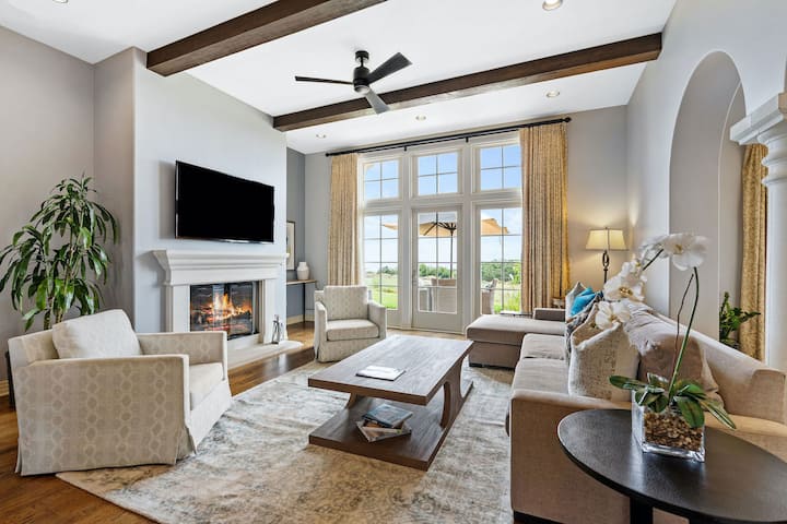 放松身心，观看电影，或在门外欣赏美景