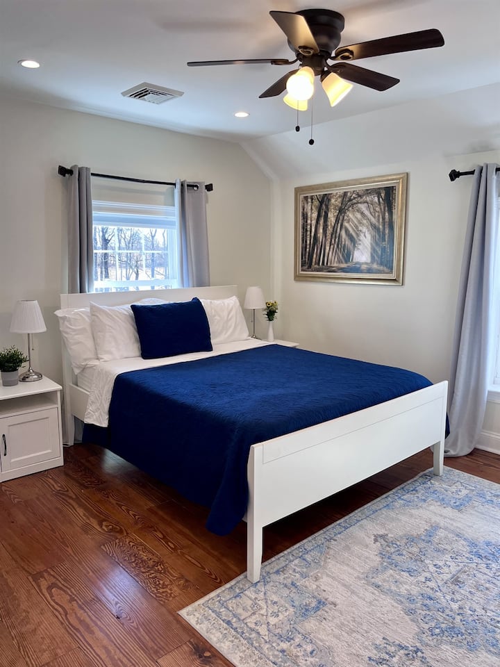 Dhoma kryesore e gjumit: Krevati dopio "queen"