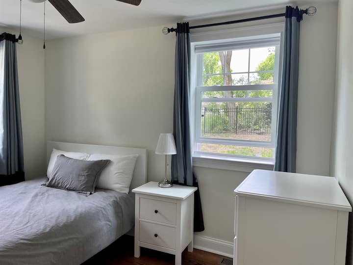 Dhoma e gjumit në katin e parë